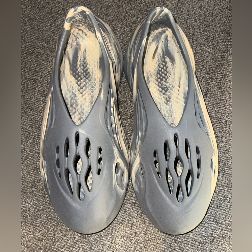 Yeezy Foamrunner